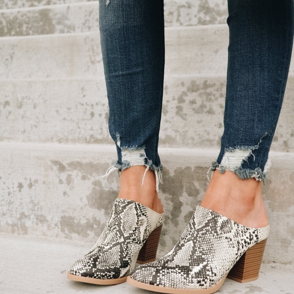 ❤️ Snakeskin print slip on grey mules 1 LEFT!!! - Picture 8 of 8
